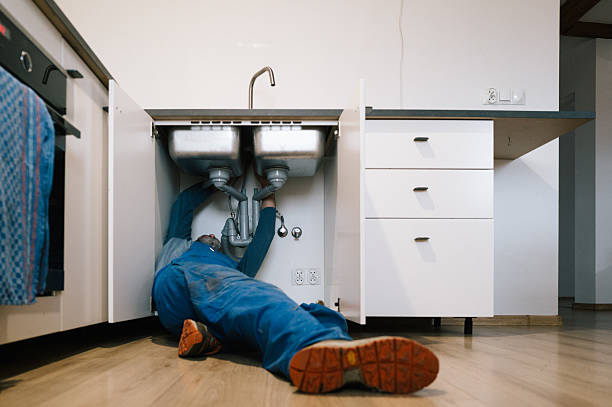 Professional Emergency Plumber technician working in Anna, TX